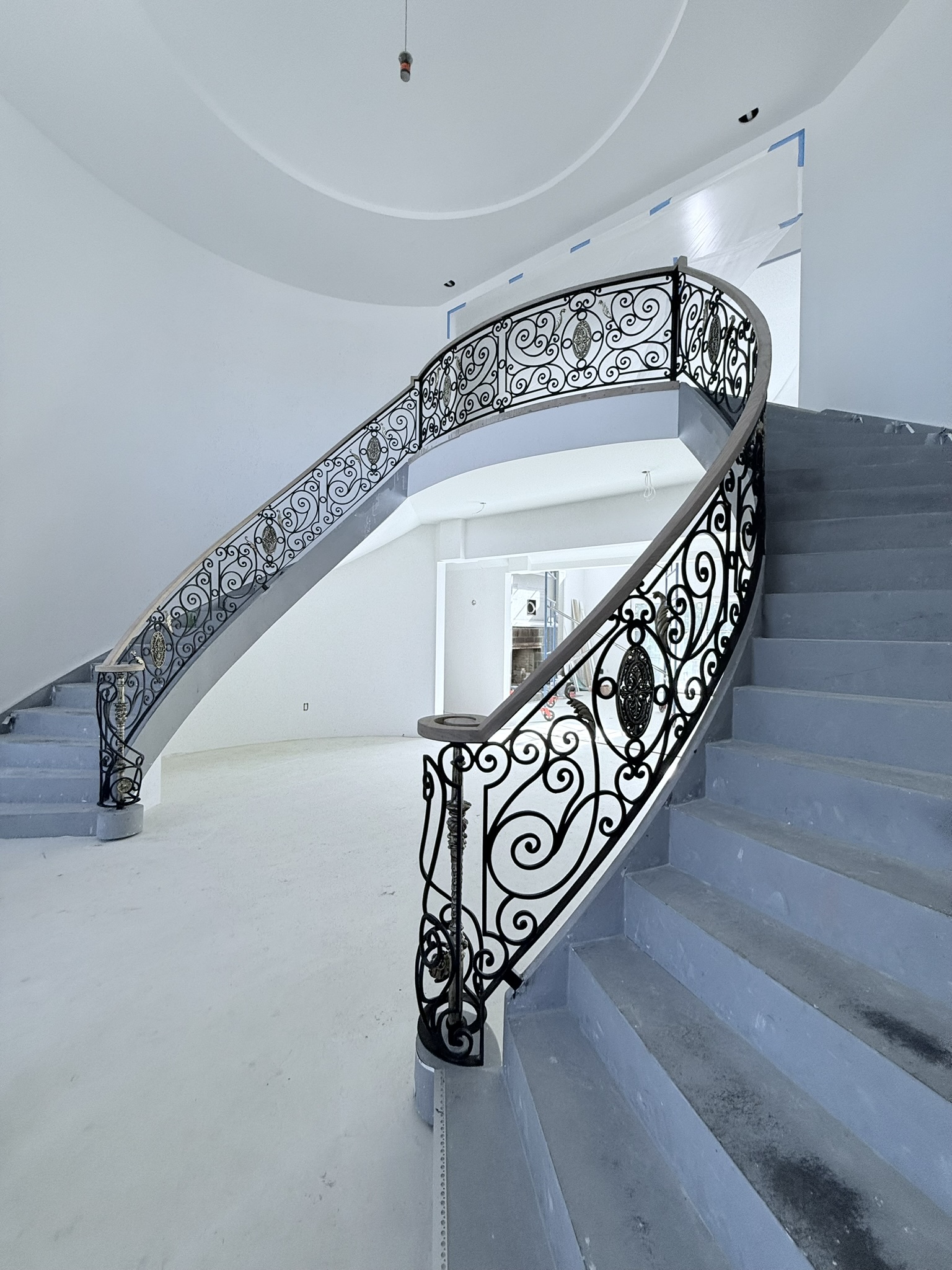 The Medallion Scrollwork Staircase — photo 9